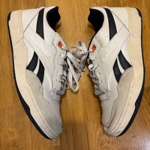 Reebok sneakers size 9 white and navy